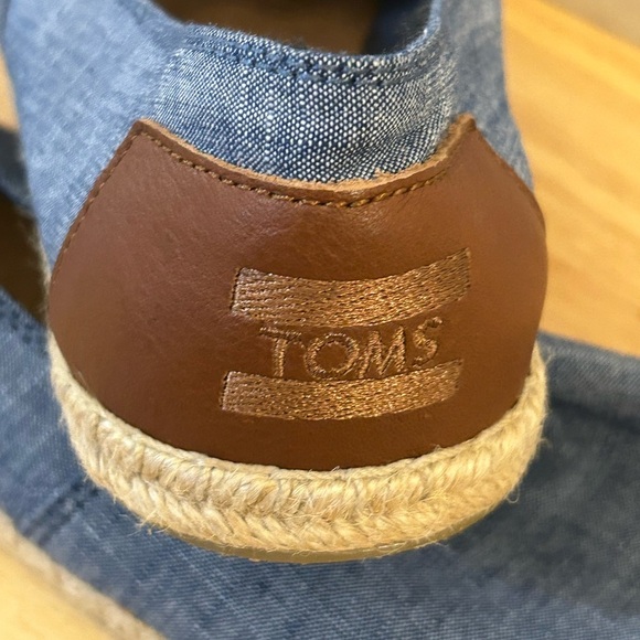 Open Toed Espadrilles TOMS Blue and Brown Loafers - Picture 6 of 8